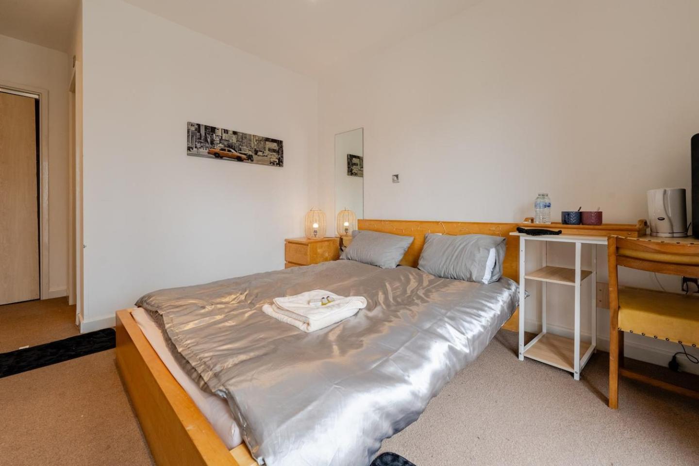 Private Room In Cardiff City Center Экстерьер фото