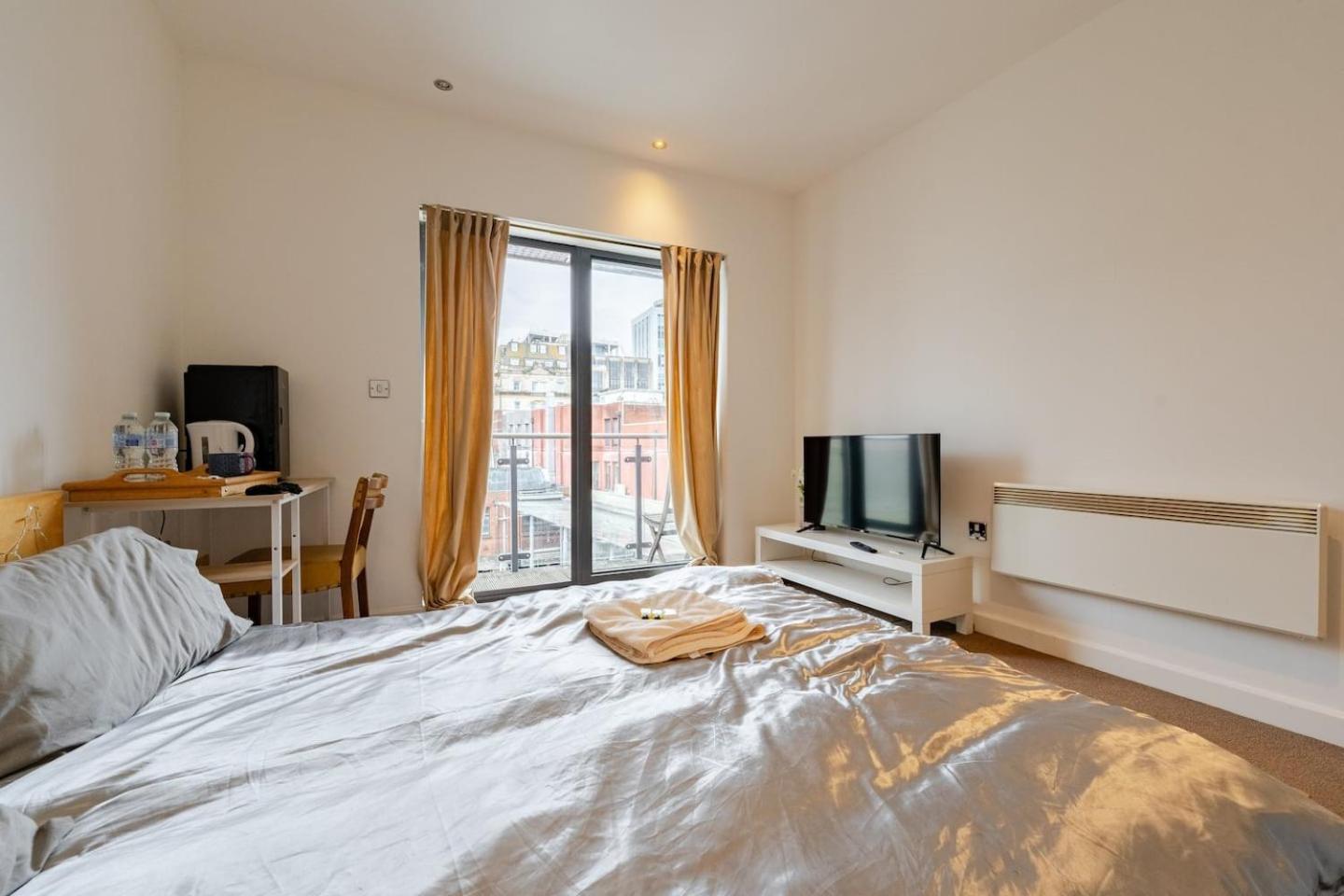 Private Room In Cardiff City Center Экстерьер фото